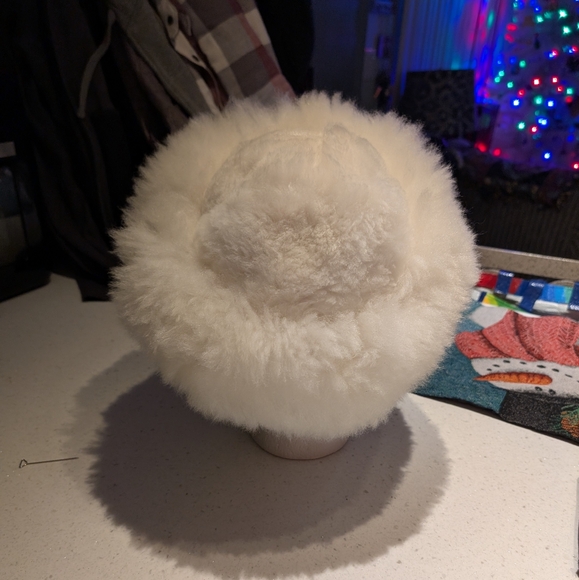 Russian White Fluffy Hat - Picture 3 of 3